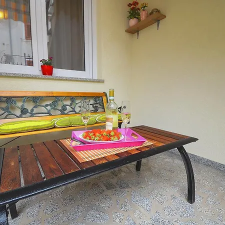 E&e Arena With Free Private Parking Apartment Pula