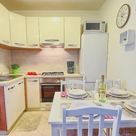 E&e Arena With Free Private Parking